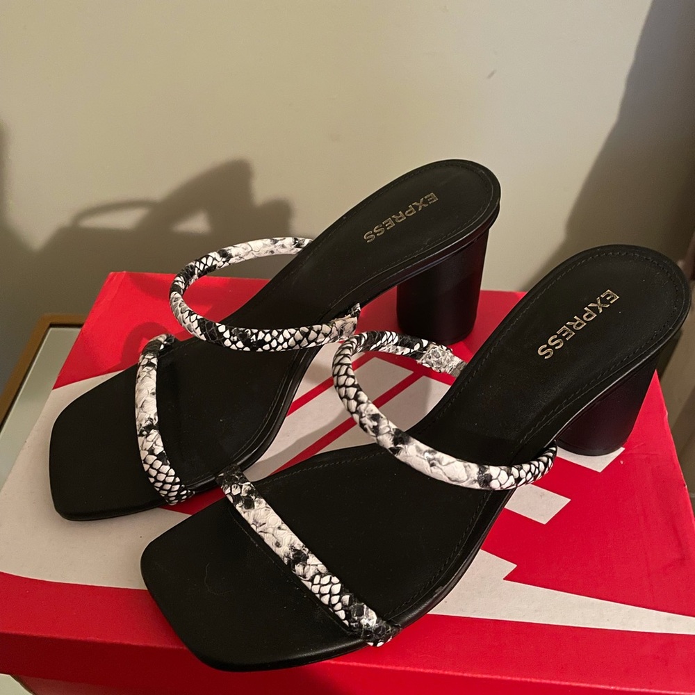 Express Sandals